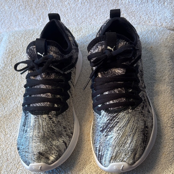 Puma Women's Black and Gray Athletic Shoes - Picture 10 of 15